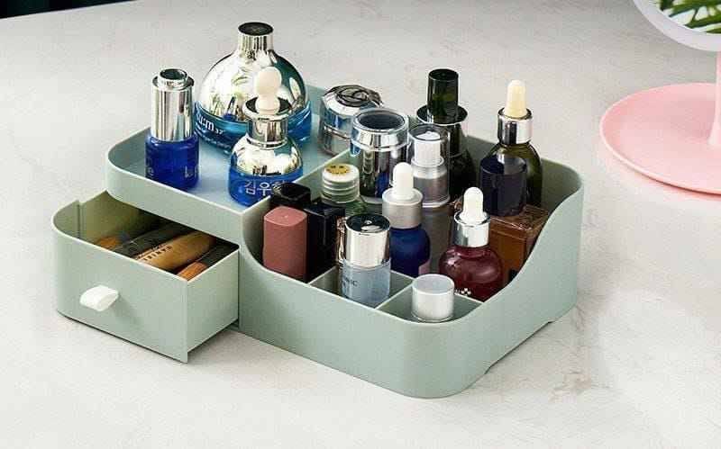 Lo2ta No. 4 : Julie Makeup Organizer